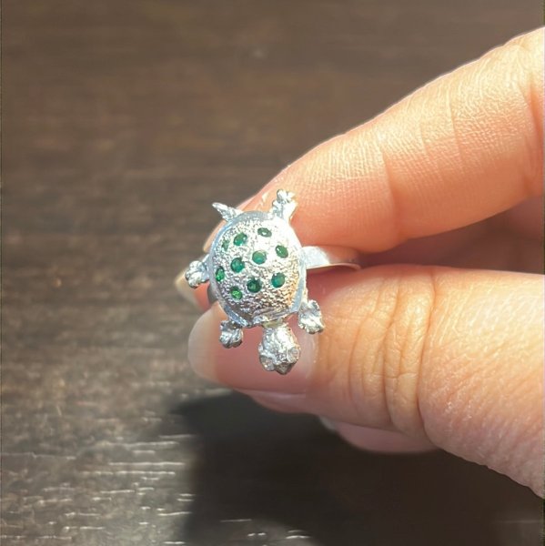 Dangle Cz Green Turtle Ring